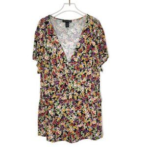 Cable and Gauge Top 1X Floral Black Stretch Knit Short Sleeve V Neck Spring